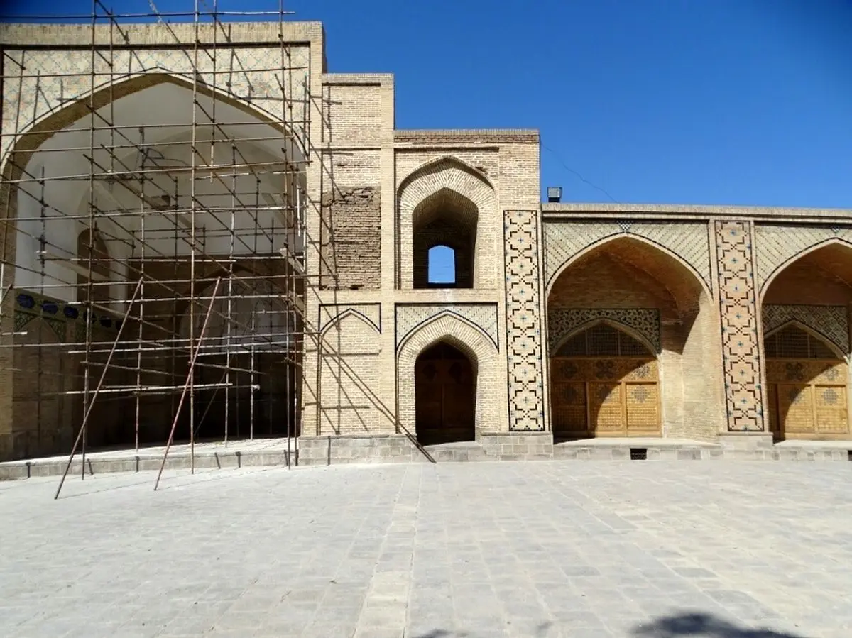 داربستهای زیر گنبد مسجدجامع قزوین در حفاظت و استحکامبخشی بنا، نقش سازهای ندارند