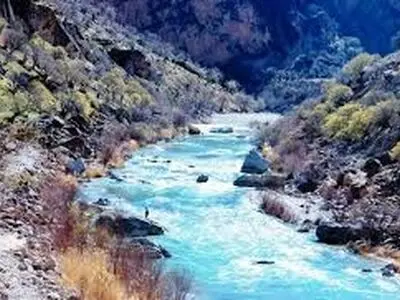 پرهیز از توقف در حاشیه رودخانه‌های استان/ وزش باد شدید توام با باران در 48ساعت آینده / کاهش 5-8 درجه‌ای دما در روزهای آینده