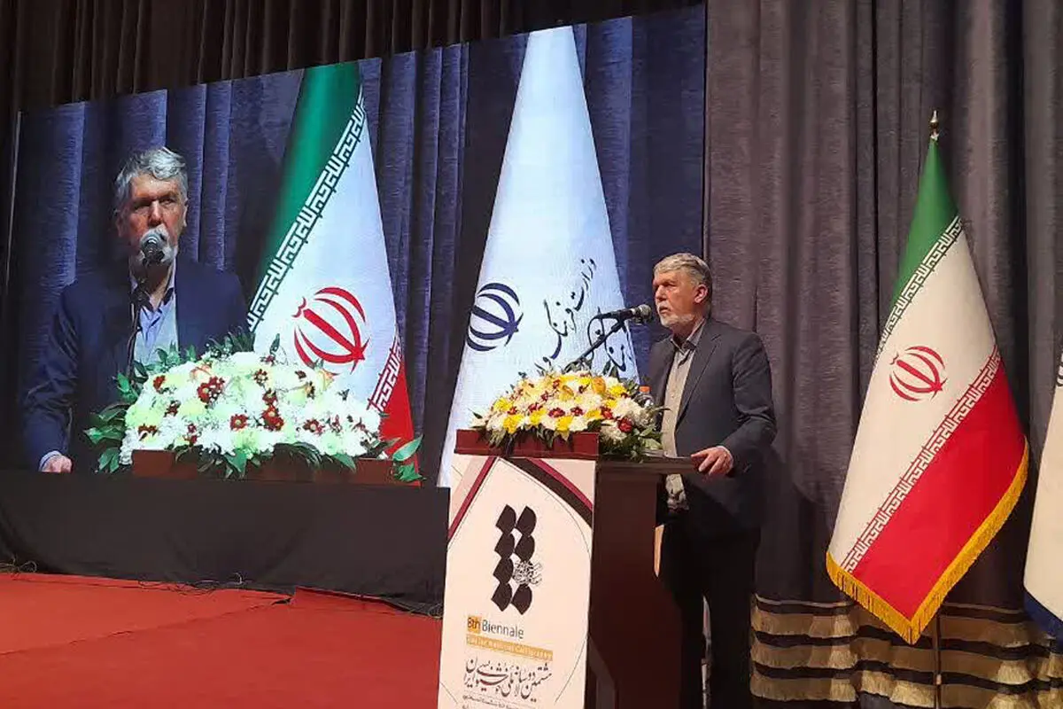 ادبیات ایران با دو بال شعر و خوشنویسی به پرواز درآمده است