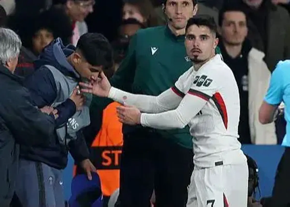 ستاره چلسی: ۳۵ بار از توپ‌جمع‌کن عذر خواستم