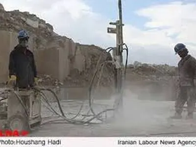 در پرداخت دستمزد کارگران به روز هستیم 