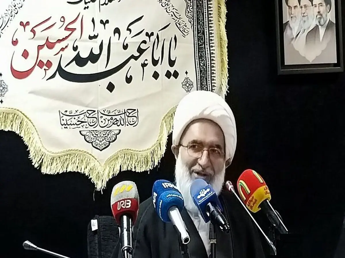 رهبر شهید در شعر و ادبیات یک انقلاب ایجاد کردند