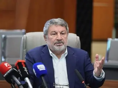 دشمن در داخل و خارج کشور مشغول توطئه است