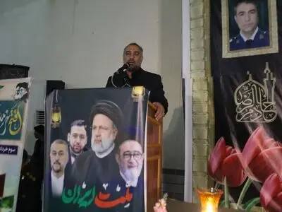 کسی که خودش را وقف مردم و اسلام کند، خداوند به او عزت می دهد
