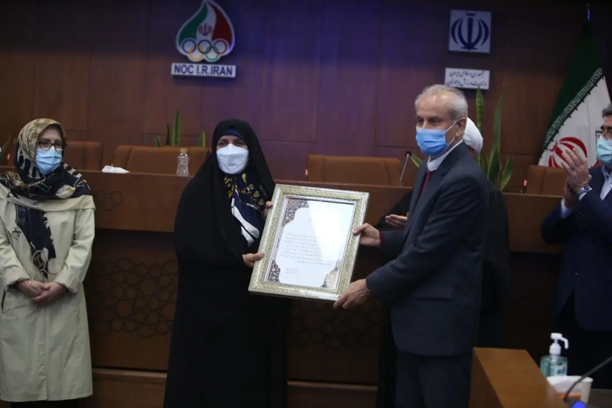 مراسم تجلیل از دکتر فرهادی زاد برگزار شد
