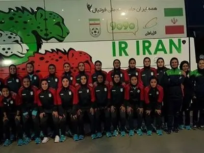 دیدار دوستانه بانوان ایران و روسیه / حضور تماشاگران خانم در آزادی