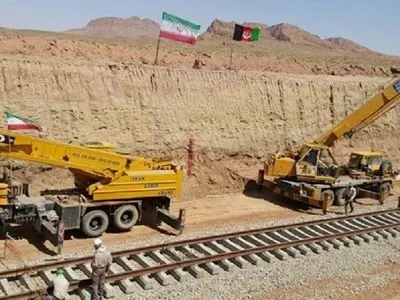 بموجب عقد.. إیران تمد أفغانستان بقضبان السکک الحدید 