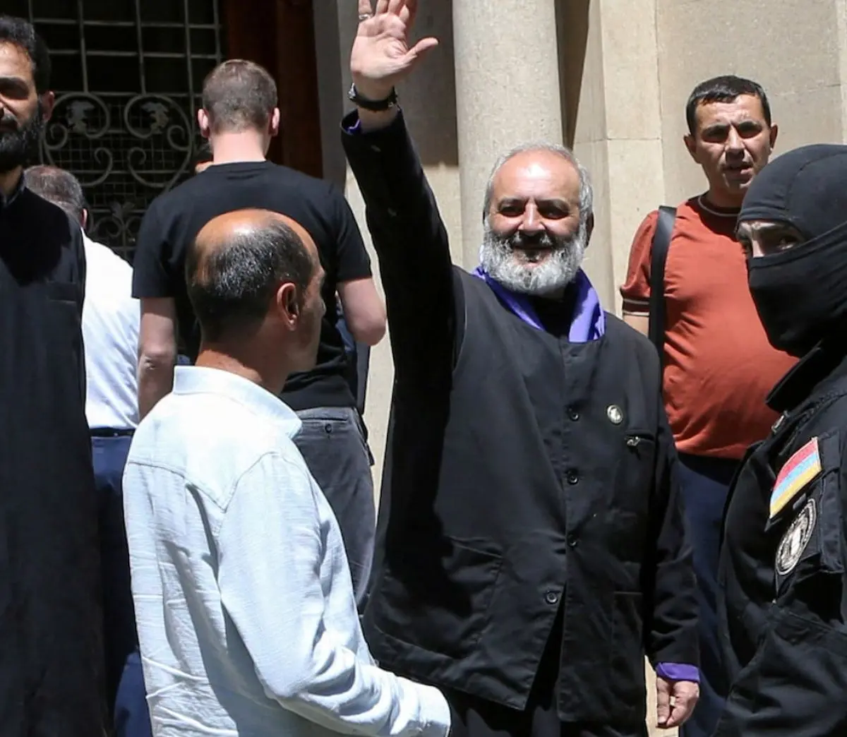 اسقف اعظم باگرات به اتهام کودتا در ارمنستان بازداشت شد