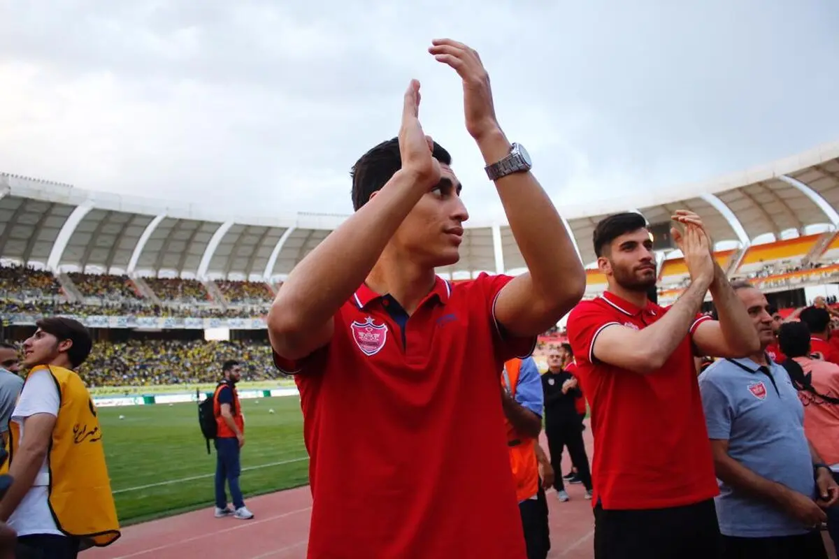 پرسپولیس قرمز، داماش گیلان آبی