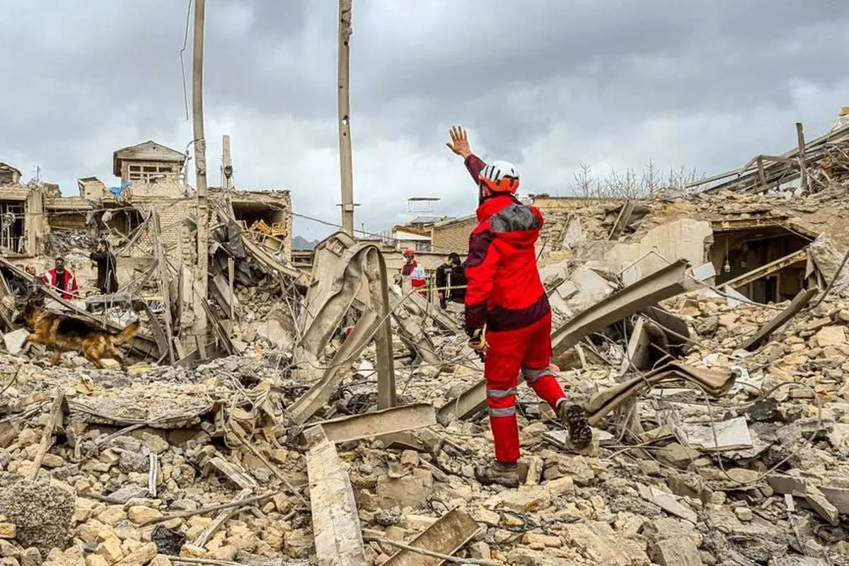 حمله دشمن به منطقه غیرنظامی در خسروشاه/ یک شهید و یک زخمی