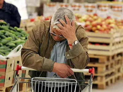 بازنشستگان توان خرید نان و پنیر هم ندارند/ دولت بدهی خود به تامین اجتماعی را بپردازد/ لزوم ترمیم حقوق‌ها