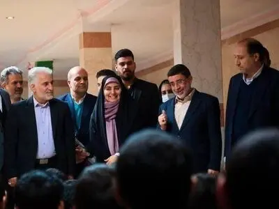 بازدید وزیر راه از کانون اصلاح و تربیت استان تهران به مناسبت دهه فجر
