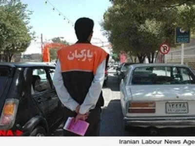 دریافت پول از سوی پارکبان‌ها حساب و کتاب ندارد / عقبگرد شهرداری از تکنولوژی پارک