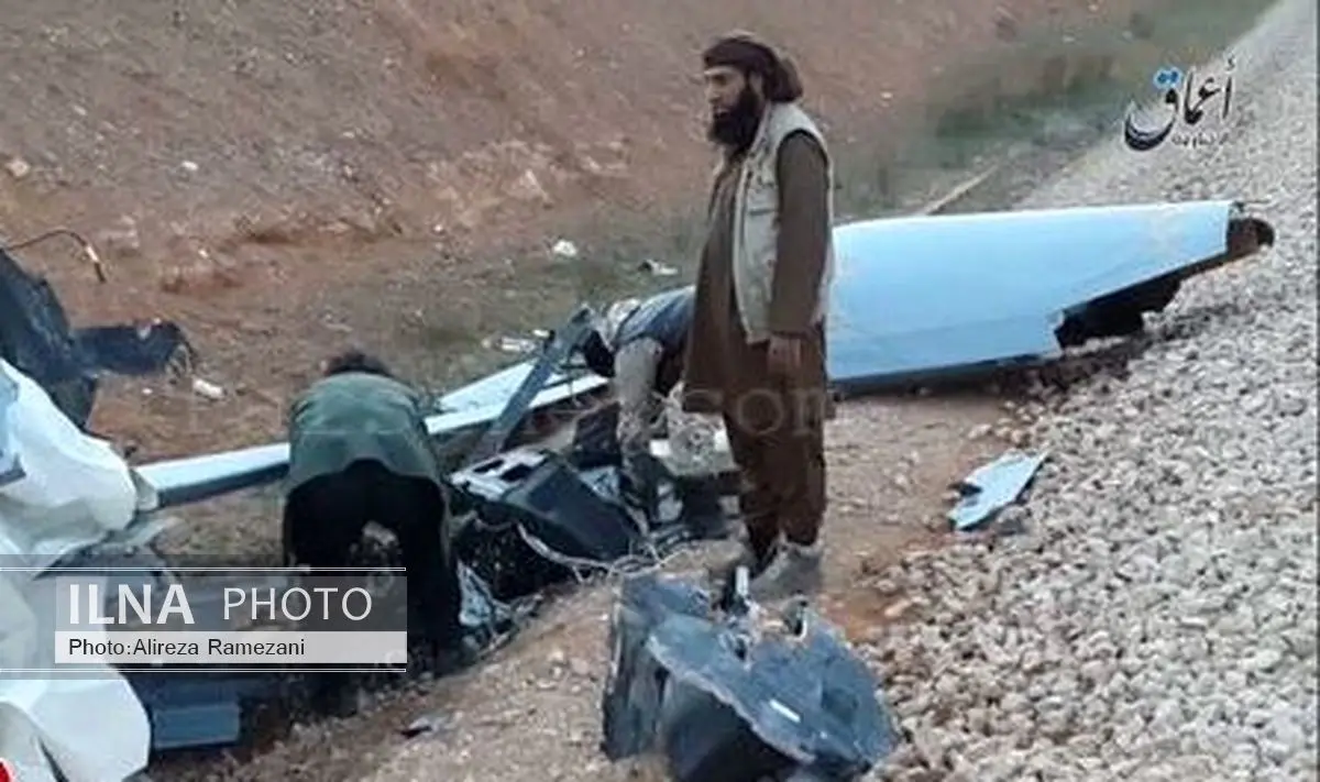 لاشه هواپیمای آمریکایی در دستان داعش + عکس 