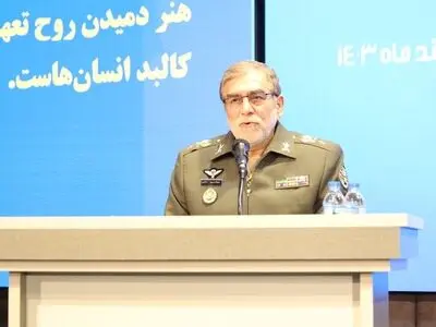 هنرمندان سربازان خط مقدم جنگ نرم هستند
