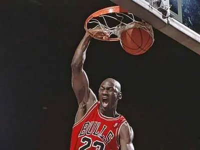 از زمین دبیرستان تا تاج‌گذاری در NBA؛ داستان پدیده‌ای به نام مایکل جردن