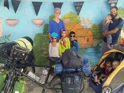 از محمدرضا اصلانی تا صادق زیباکلام در یک مستند اجتماعی