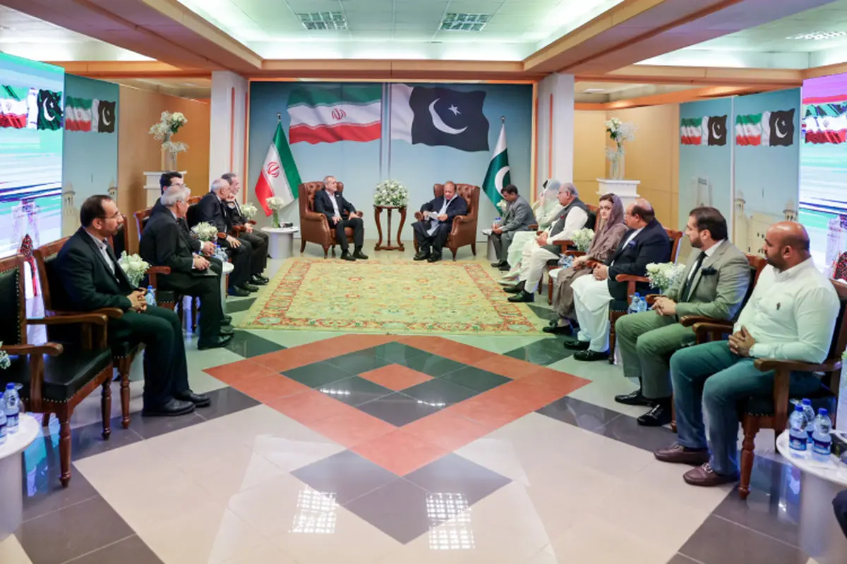 ما باید با ایجاد یک بلوک متحد، نیازهای امت اسلامی را خودمان تأمین کنیم