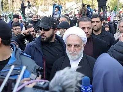 ما مسئولان نباید لحظه‌ای از متن مردم جدا شویم