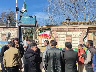 کارگران شهرداری  مقابل استانداری  یاسوج تجمع کردند