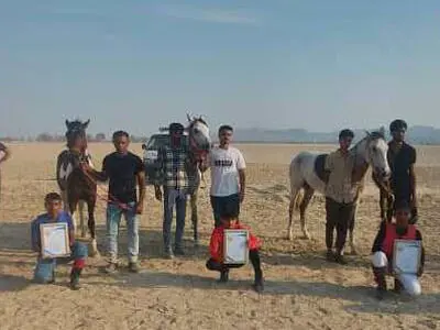 هفتمین دوره مسابقه سوارکاری در روستای گِزیر برگزار شد