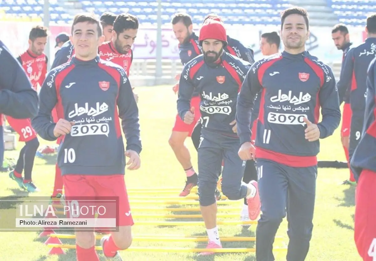 تمرین بانشاط پرسپولیس قبل از سفر به اصفهان/ابهام در مورد بازی کردن ۲ بازیکن