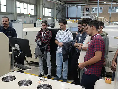 کروز میزبان دانشجویان شد