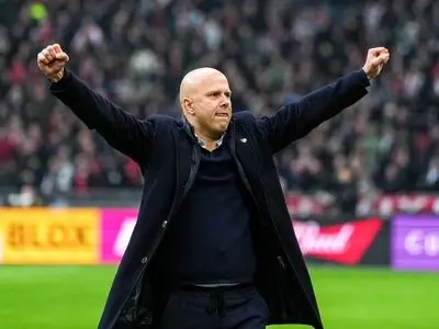 واکنش تند اشلوت روی نیمکت لیورپول سوژه شد