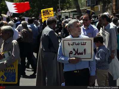 مسیرة حاشدة فی طهران تندد بجرائم ال خلیفة فی البحرین