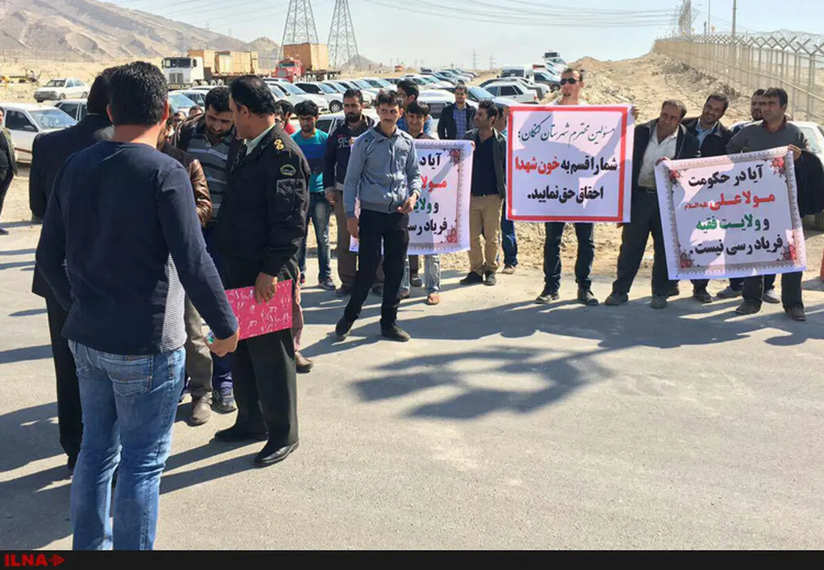 تجمع کسبه و مغازه‌داران کنگان مقابل فاز 19 پارس جنوبی