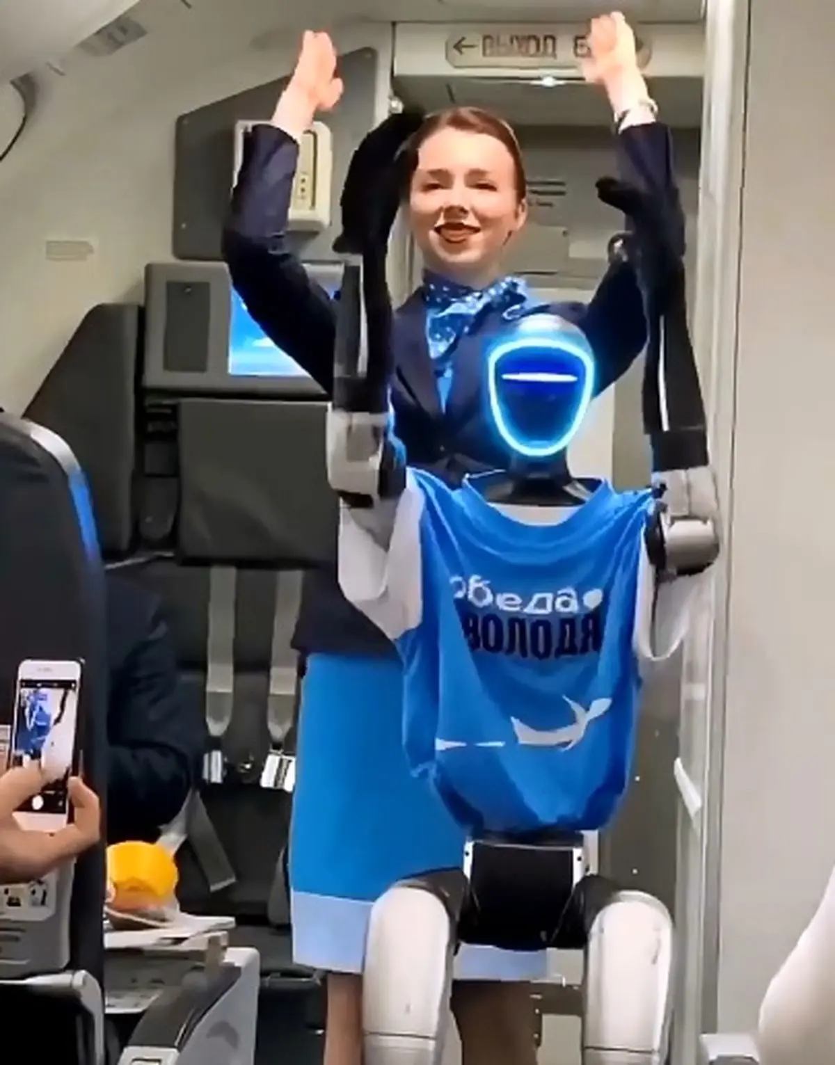 اولین پرواز آزمایشی با ربات انسان‌ نما + فیلم