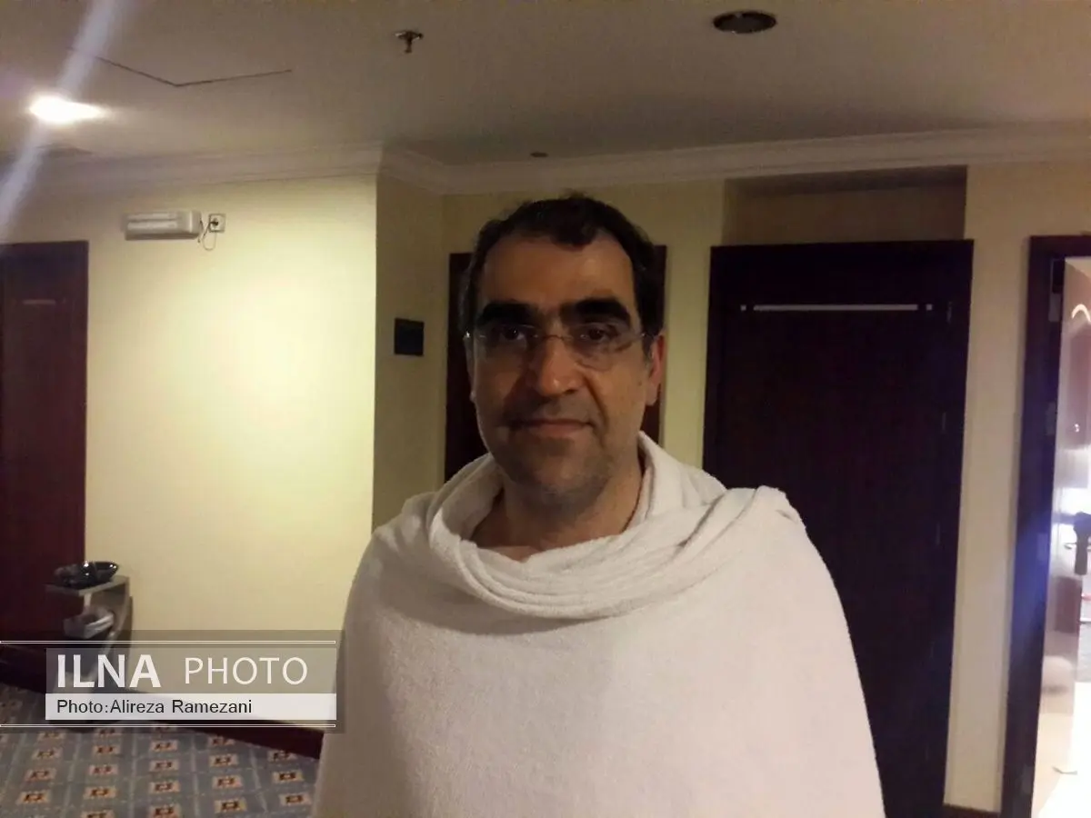 تصاویر: وزیر بهداشت در بدو ورود به مکه در لباس احرام