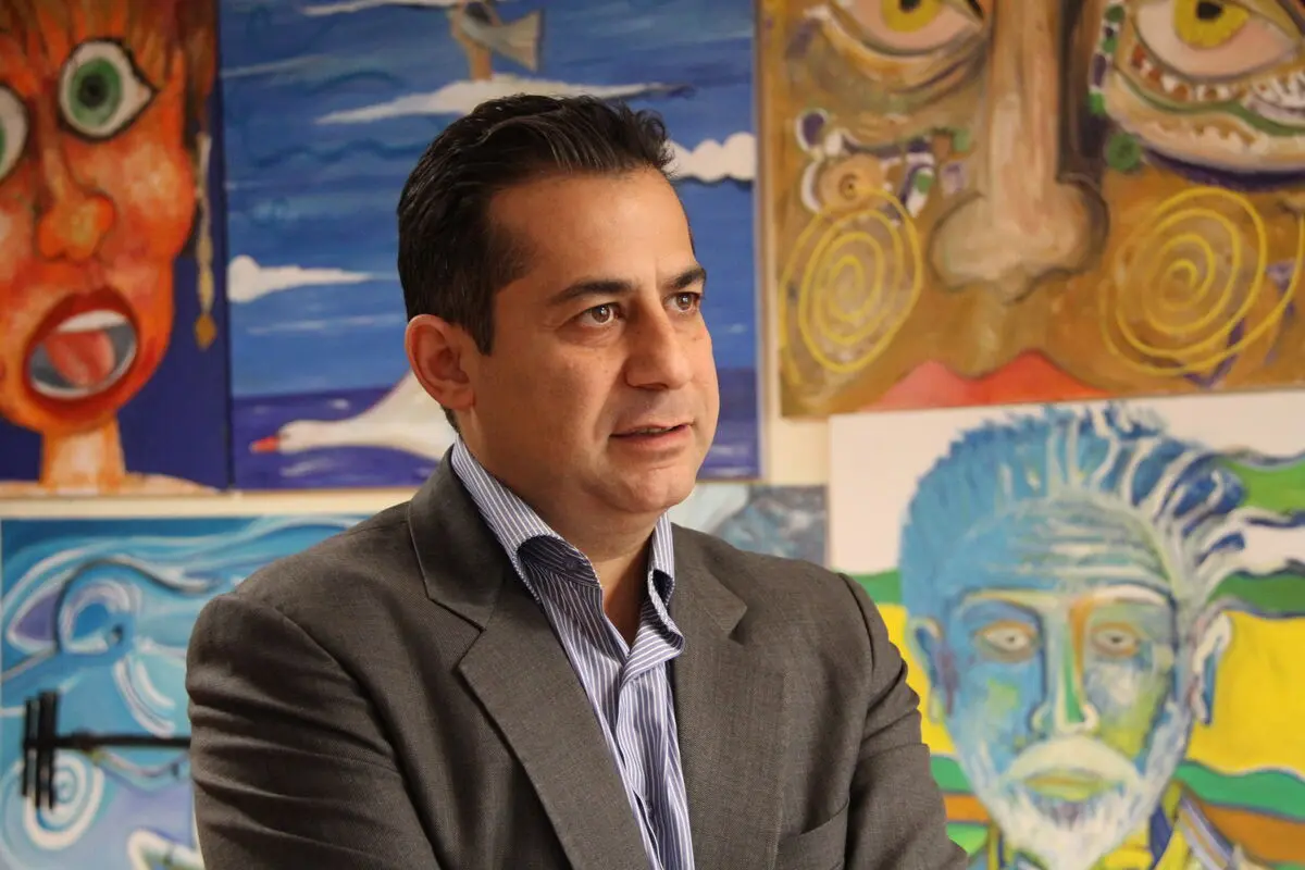 هماهنگیِ پزشکی با هنر/ نقاشی برایم حُکمِ آرت تراپی را دارد