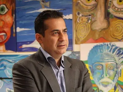 هماهنگیِ پزشکی با هنر/ نقاشی برایم حُکمِ آرت تراپی را دارد