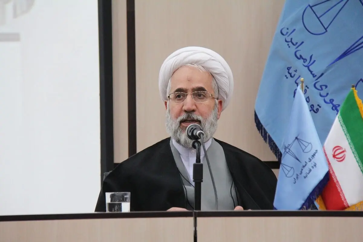 مسئولان، مراقب نفوذ و تعلیم و تربیت غربی در بین دانش آموزان و دانشجویان باشند