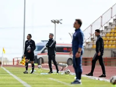 جباری: این فوتبال تماشاگر را فراری می‌دهد