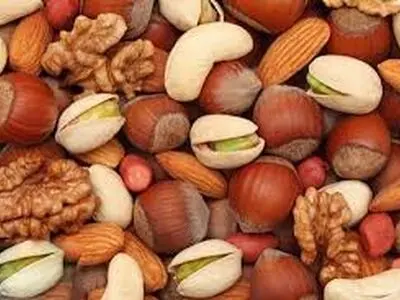 همراه با مصرف آجیل آب زیاد بنوشید/ نخوردن آب به بی‌حالی و بی‌حوصلگی می‌انجامد