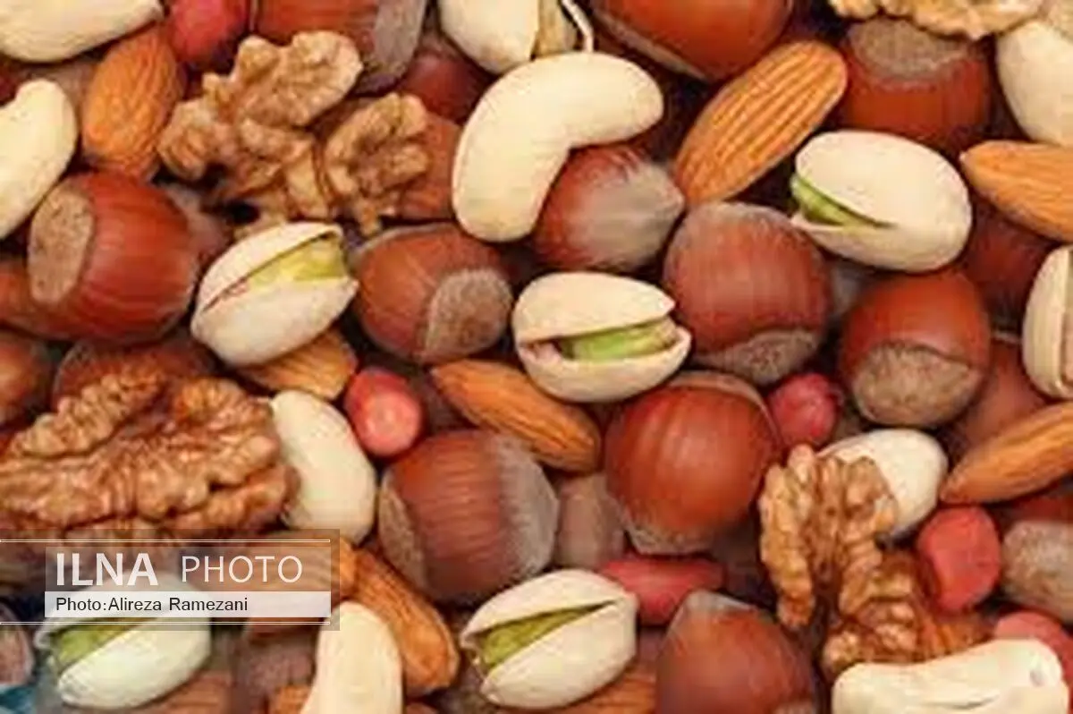 همراه با مصرف آجیل آب زیاد بنوشید/ نخوردن آب به بی‌حالی و بی‌حوصلگی می‌انجامد