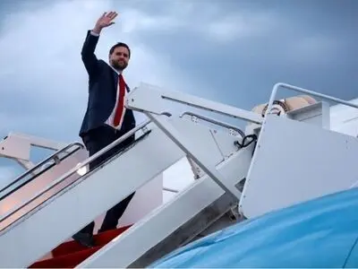 ونس به مجارستان می‌رود