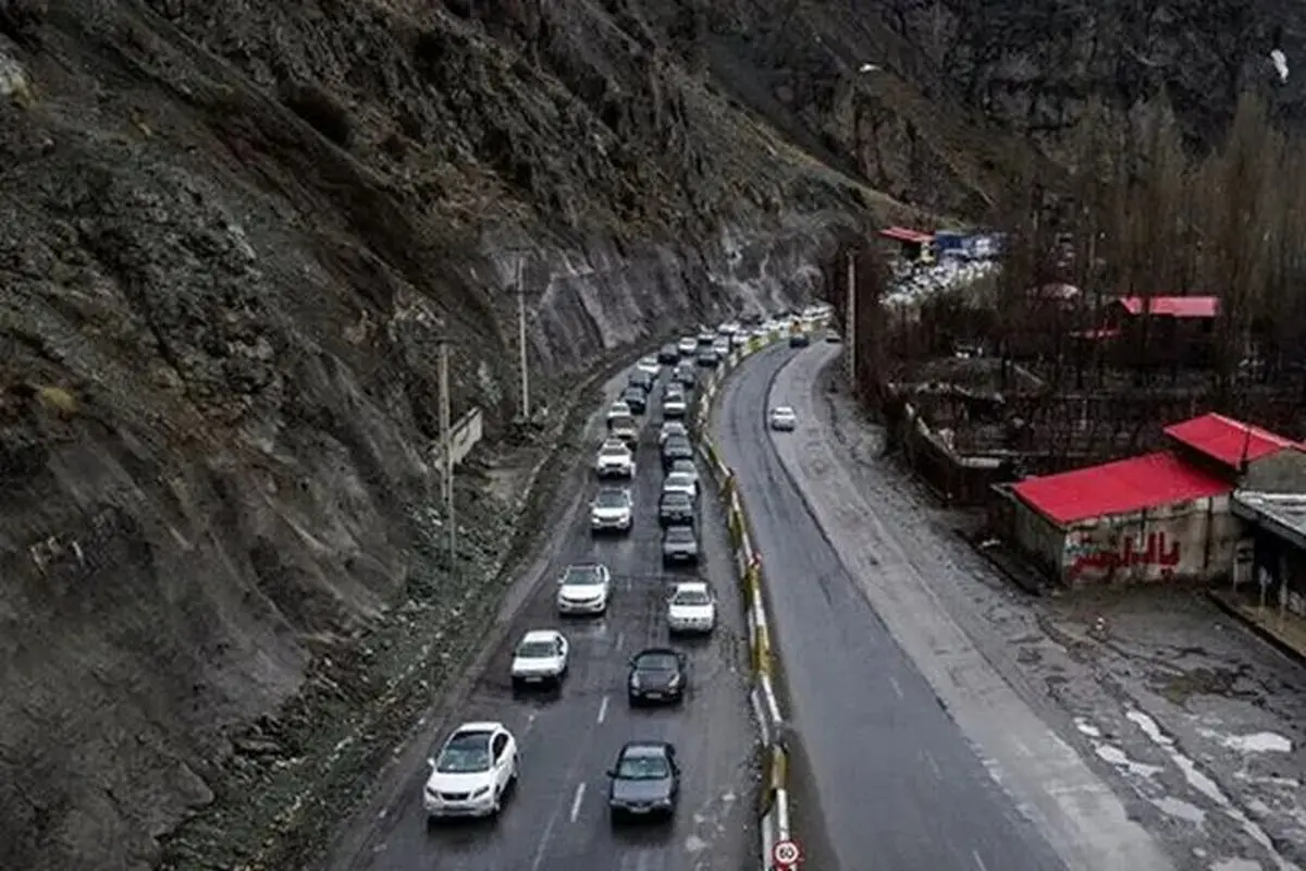 ترافیک سنگین در محورهای شمالی و آزادراه قزوین–کرج–تهران/چالوس و تهران–شمال یک‌طرفه شد