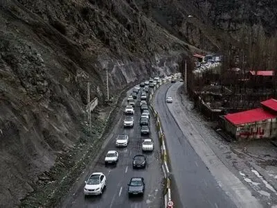 ترافیک سنگین در محورهای شمالی و آزادراه قزوین–کرج–تهران/چالوس و تهران–شمال یک‌طرفه شد
