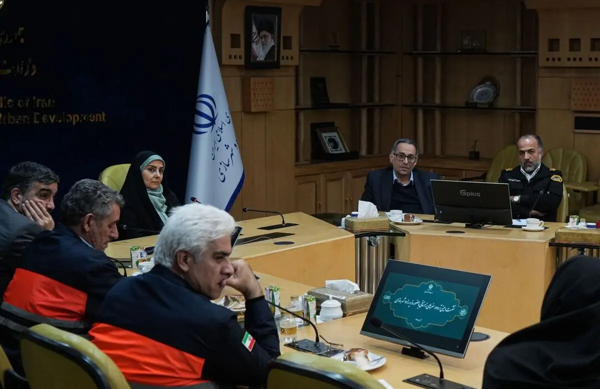 نشست اضطراری وزیر راه و شهرسازی در پی هشدار قرمز بارش‌های سنگین در ۴ استان

