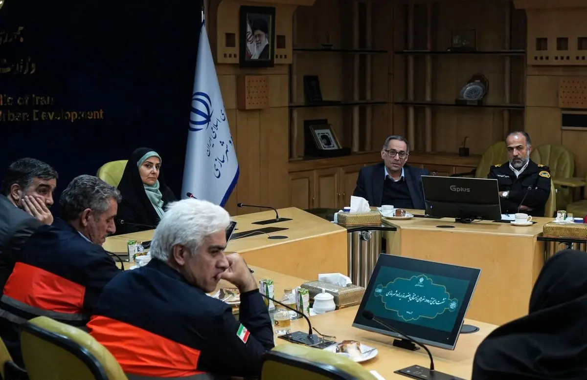 نشست اضطراری وزیر راه و شهرسازی در پی هشدار قرمز بارش‌های سنگین در ۴ استان
