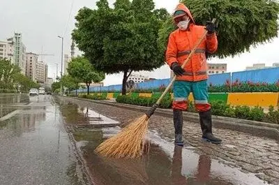 شب‌ها خسته از باد و باران به خانه برمی‌گردیم/ فقط ۲۰ میلیون حقوق می‌گیریم
