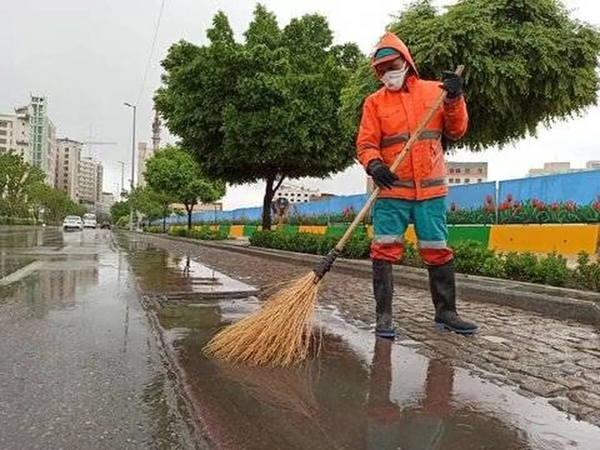 شب‌ها خسته از باد و باران به خانه برمی‌گردیم/ فقط ۲۰ میلیون حقوق می‌گیریم