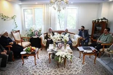 حضور مشاور رئیس مجلس در منزل امام جماعت فقید مسجد بقیةالله (عج)