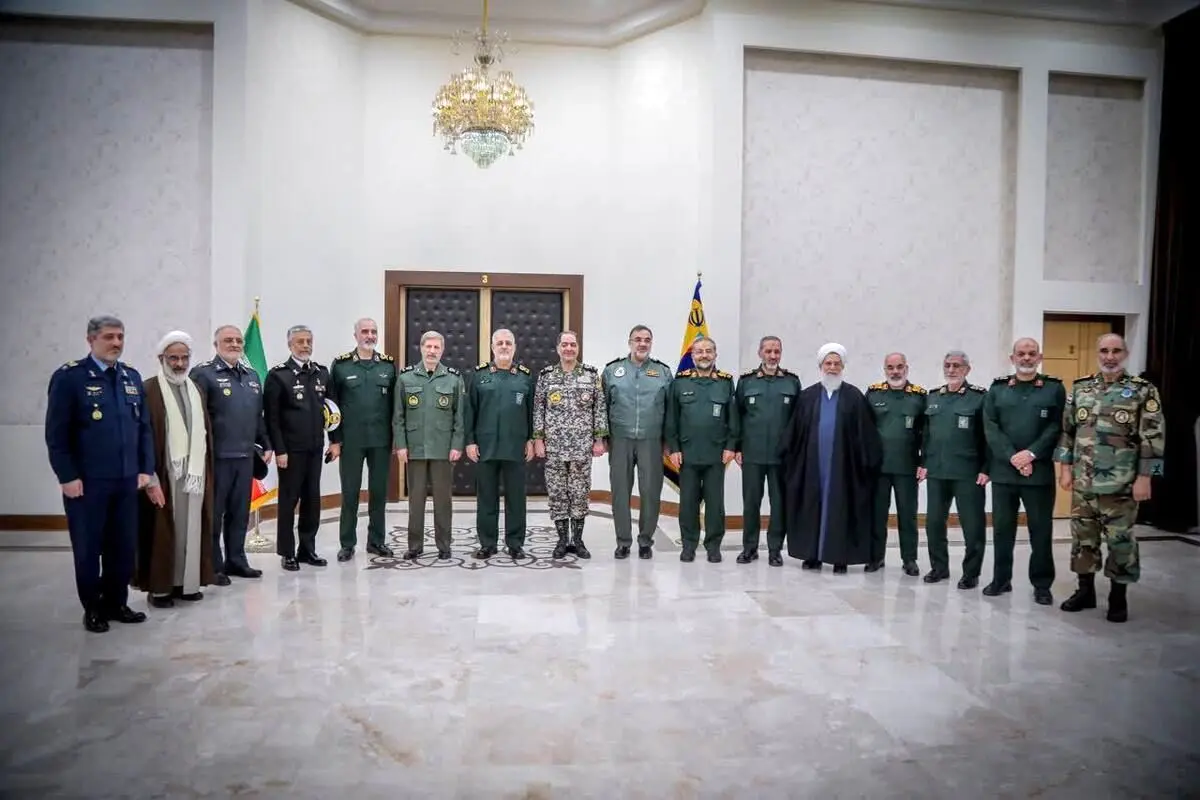 دیدار صمیمانه فرماندهان ارتش و سپاه بمناسبت روز پاسدار