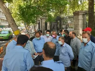 تجمع رانندگان اتوبوسرانی مقابل شورا/ پیگیری رئیس فراکسیون کارگری برای رفع مشکلات
