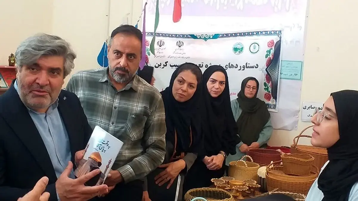 نمایشگاه یک‌روزه صنایع‌دستی و مشاغل خانگی در روستای هدف گردشگری دشت برپا شد