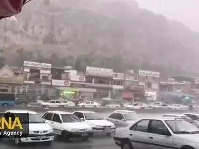 هم اکنون بارش شدید باران تابستانی در منطقه دشت ارژن شیراز + فیلم